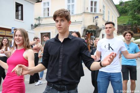 Po dveh letih Kamnik danes v znamenju maturantske četvorke (44)
